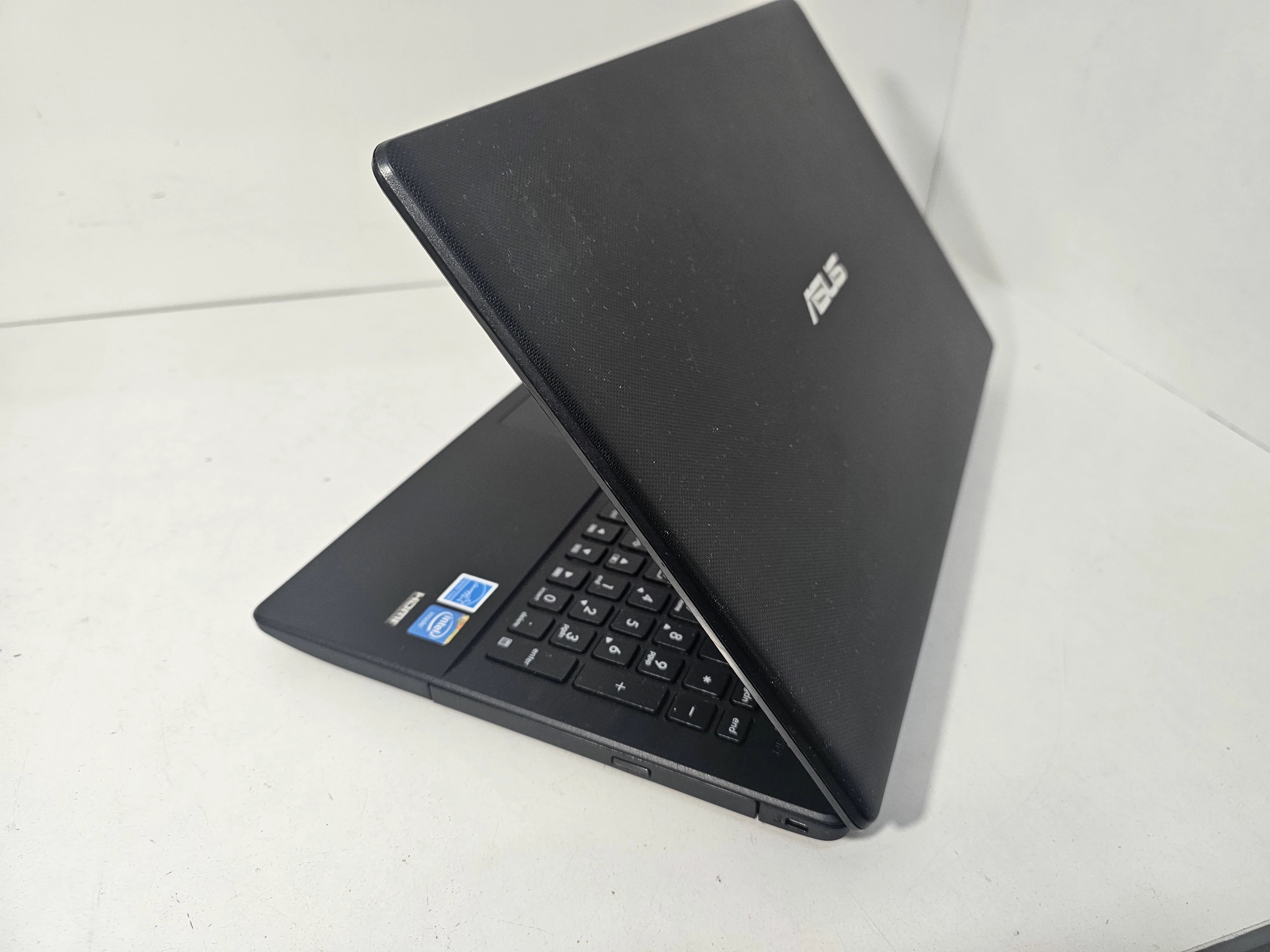 laptop-asus-f551m-system-operacyjny-windows-10-home