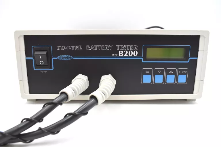 MIKROPROCESOROWY TESTER AKUMULATORÓW LEWANDA B200