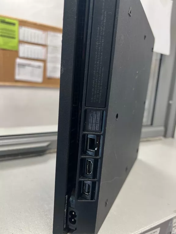 KONSOLA SONY PLAYSTATION 4 SLIM 500 GB PAD CUH2216A