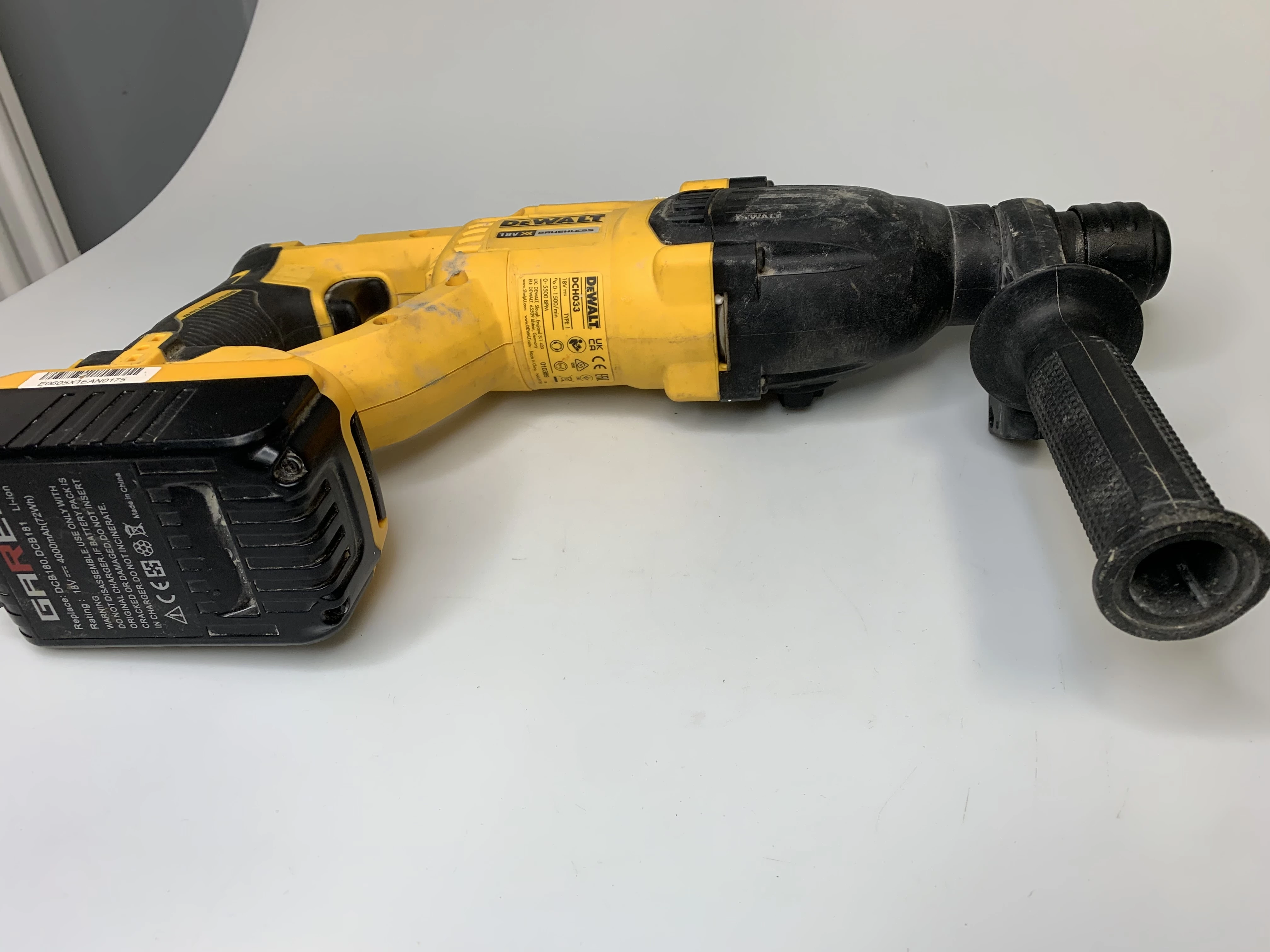 mlotowiertarka-akumulatorowa-dewalt-dch033-18v-funkcyjnosc-3-funkcyjny-wiercenie-z-i-bez-udaru-podkuwanie