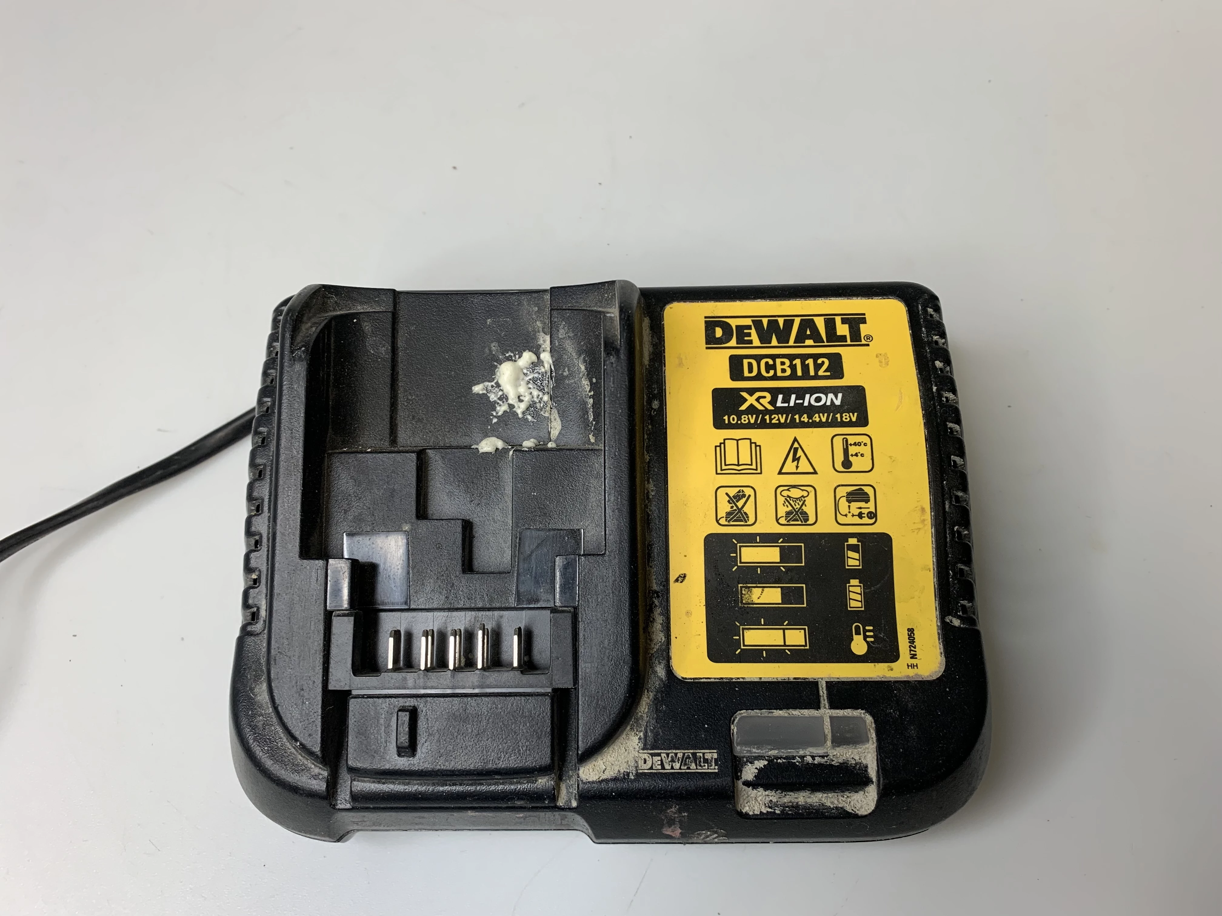 mlotowiertarka-akumulatorowa-dewalt-dch033-18v-ean-gtin-5035048705414