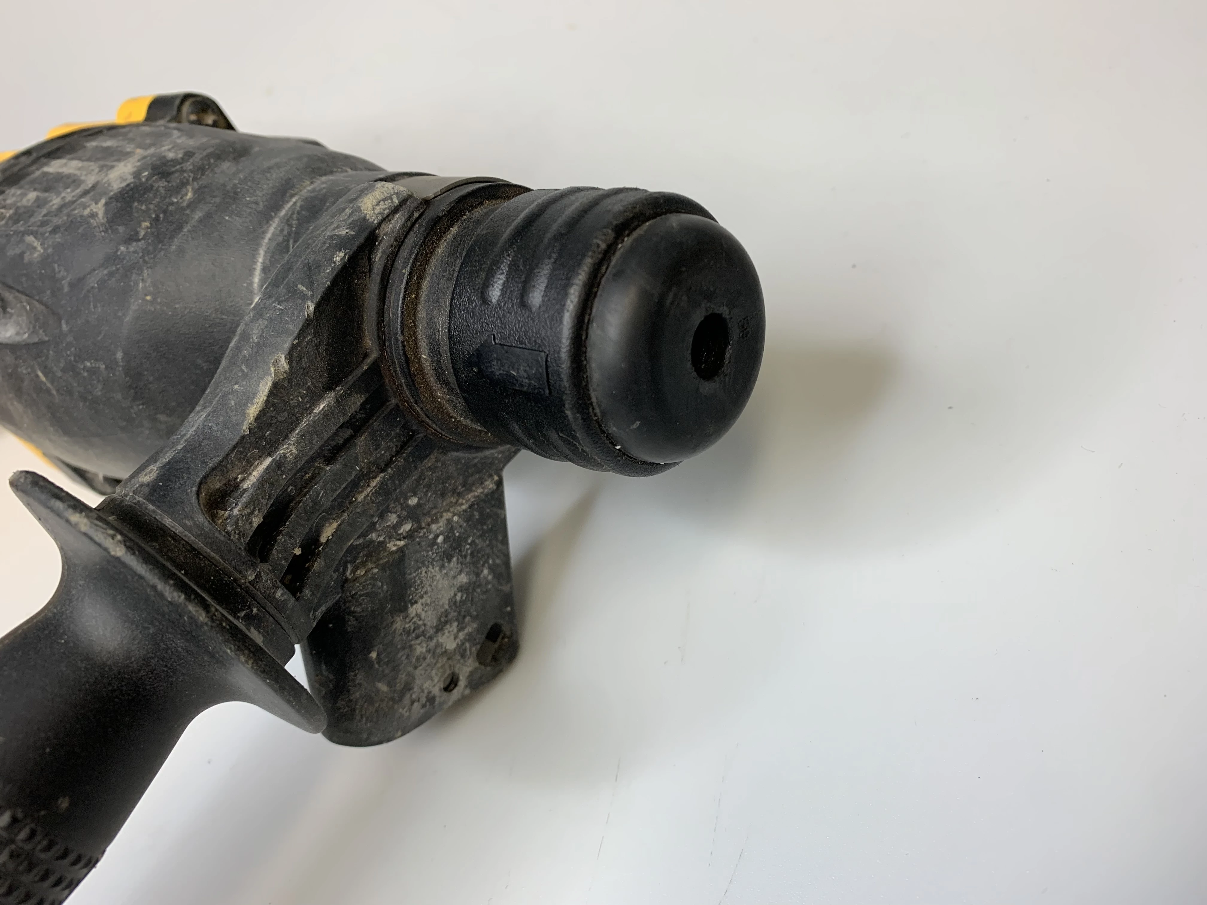 mlotowiertarka-akumulatorowa-dewalt-dch033-18v-maksymalna-moc-400