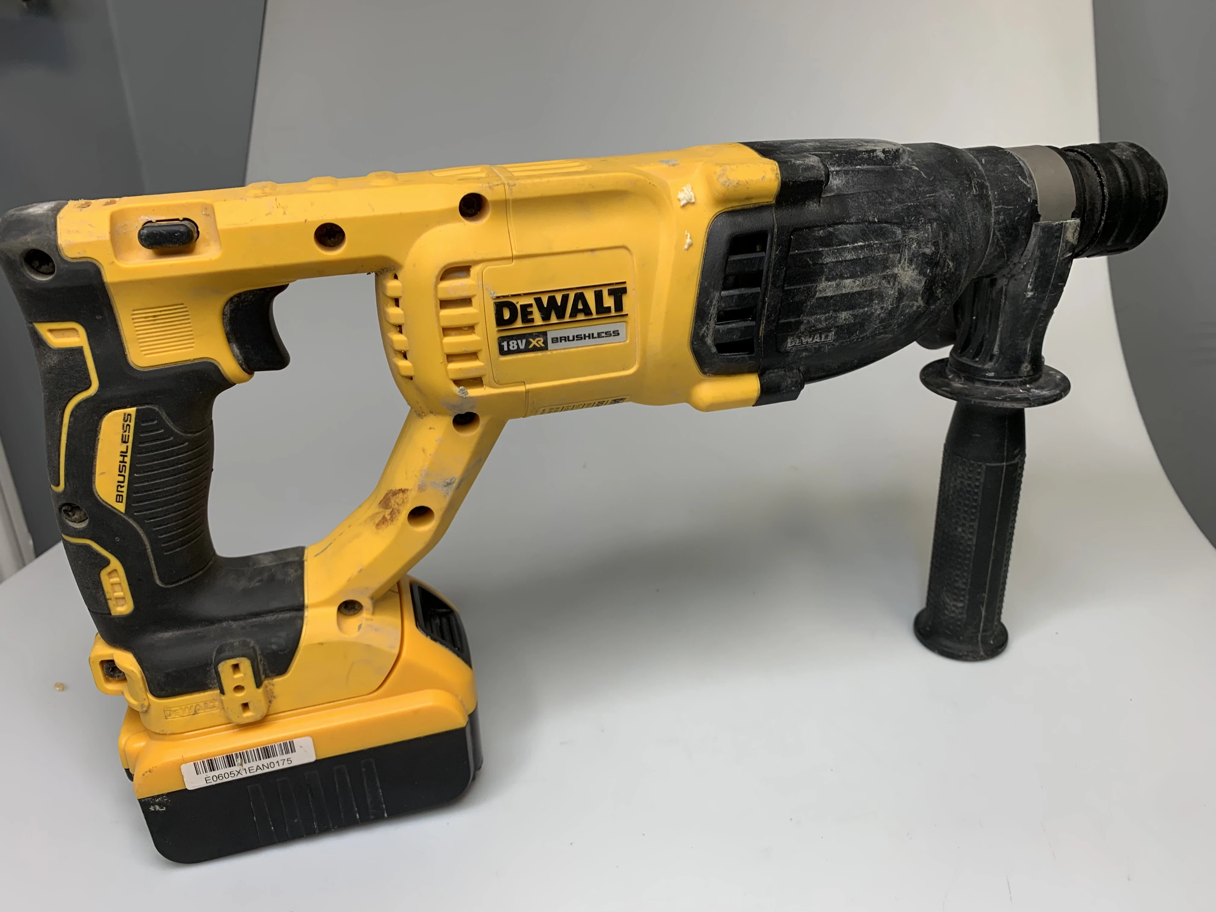 mlotowiertarka-akumulatorowa-dewalt-dch033-18v-marka-dewalt