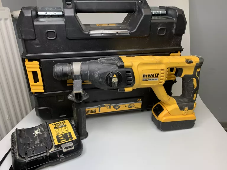 MŁOTOWIERTARKA AKUMULATOROWA DEWALT DCH033 18V