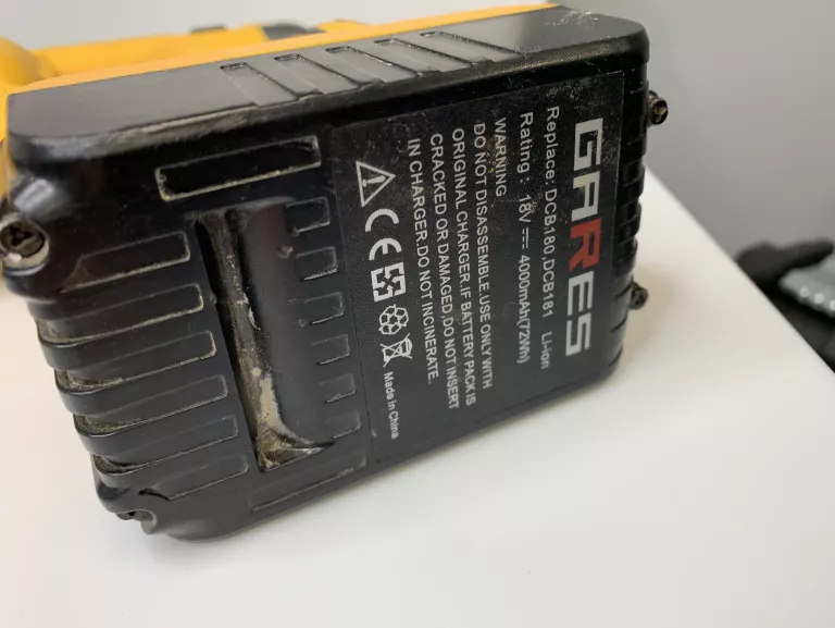 mlotowiertarka-akumulatorowa-dewalt-dch033-18v-typ-uchwytu-sds-plus