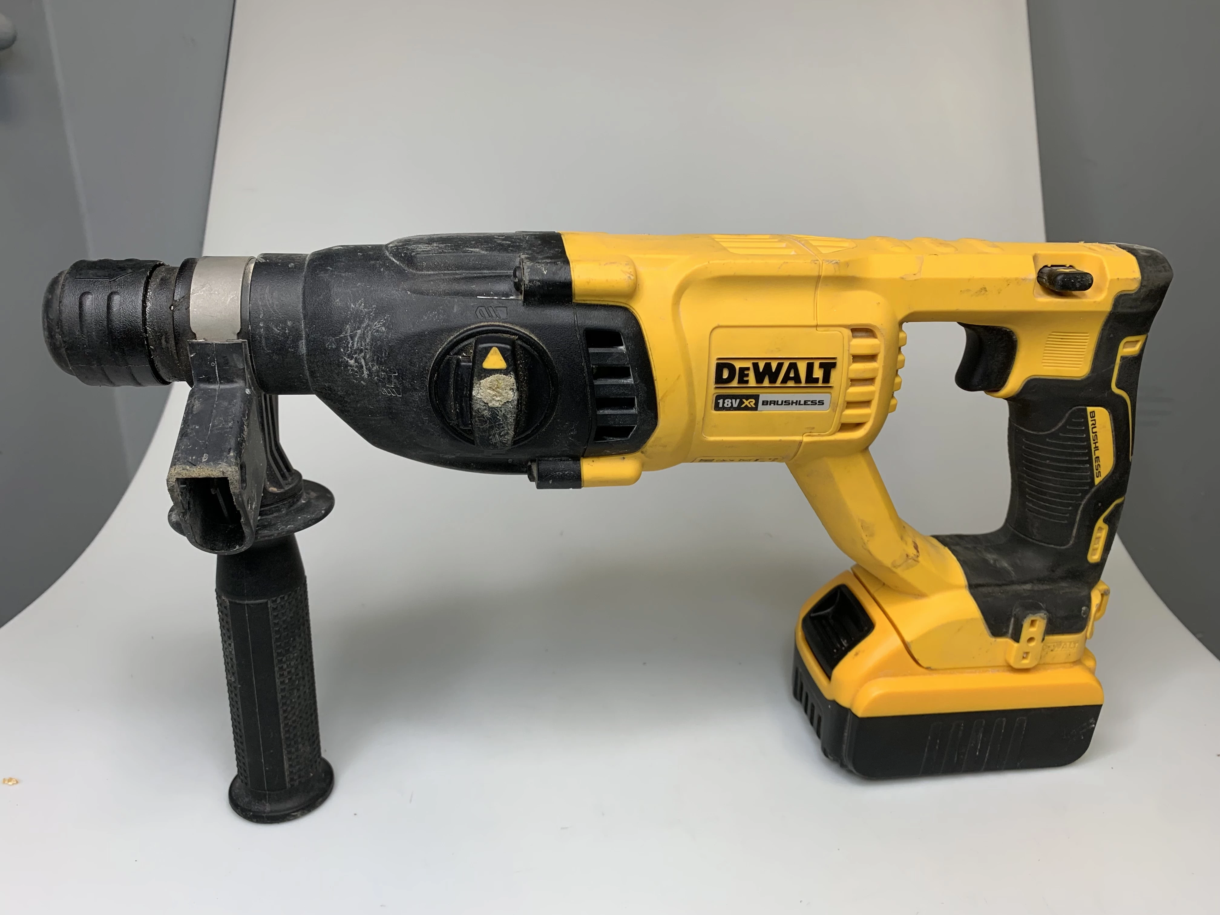 mlotowiertarka-akumulatorowa-dewalt-dch033-18v-stan-uzywany