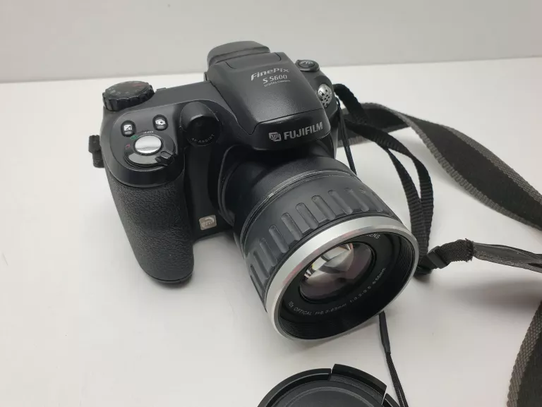 APARAT FUJIFILM FINEPIX S5600