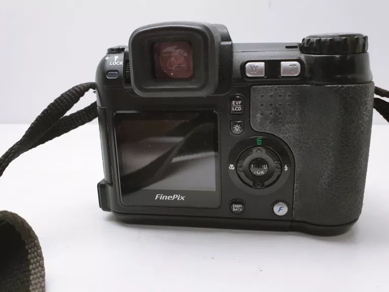 APARAT FUJIFILM FINEPIX S5600