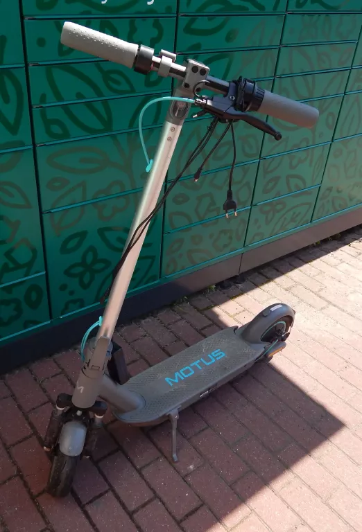 HULAJNOGA MOTUS SCOOTY 10 PLUS / ŁADOWARKA