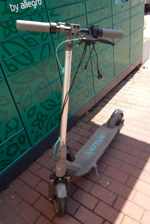 HULAJNOGA MOTUS SCOOTY 10 PLUS / ŁADOWARKA