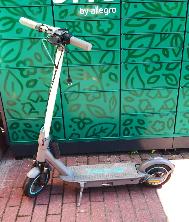 HULAJNOGA MOTUS SCOOTY 10 PLUS / ŁADOWARKA