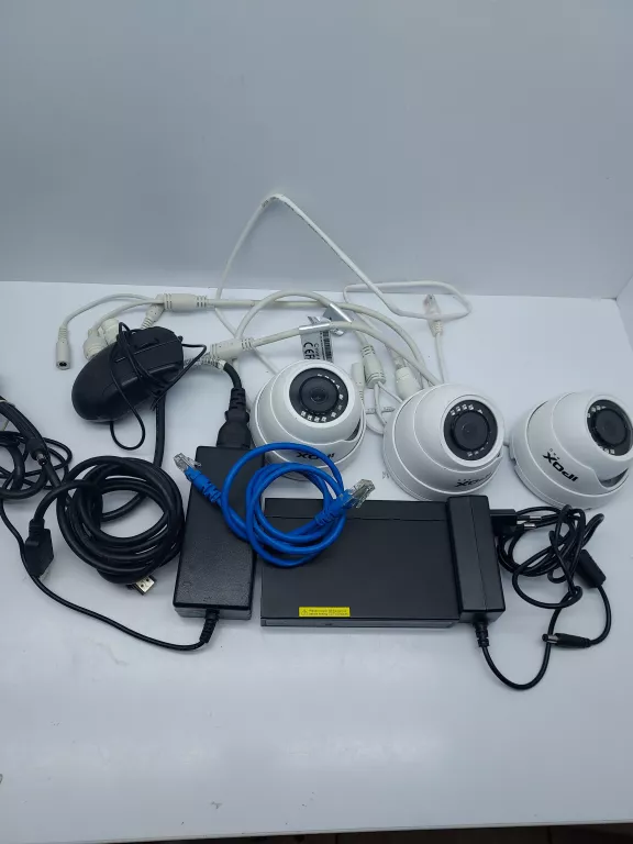 ZESTAW DO MONITORINGU 3X KAMERA SWITCH REJESTRATOR SW4-P60 IPOX