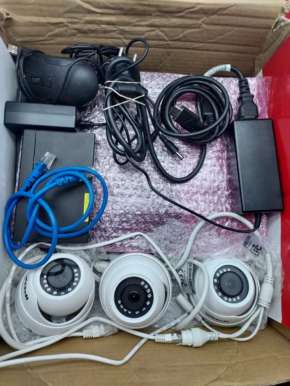 ZESTAW DO MONITORINGU 3X KAMERA SWITCH REJESTRATOR SW4-P60 IPOX