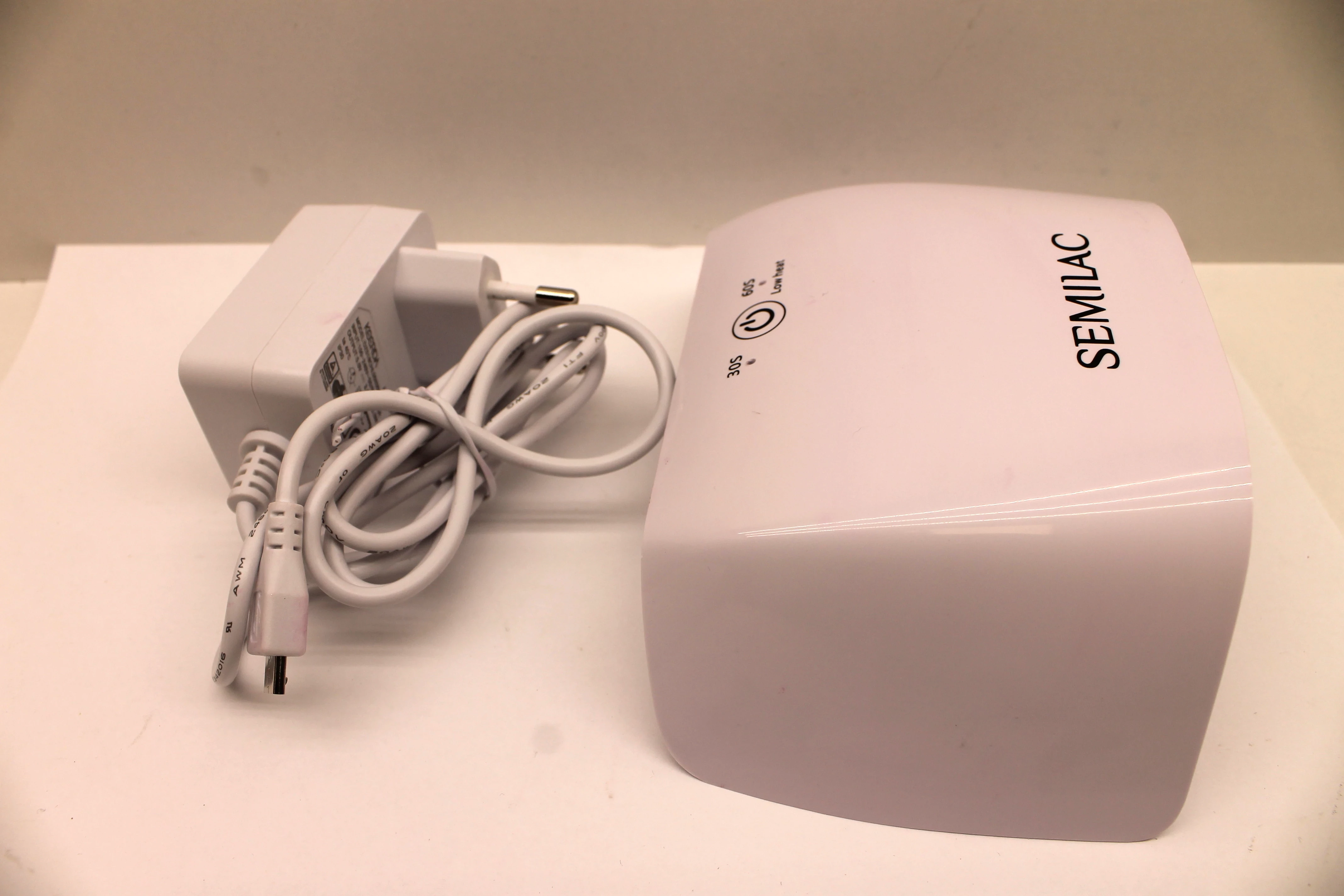 lampa-manicure-semilac-uv-lampa-led-15w24-kolor-dominujacy-bialy