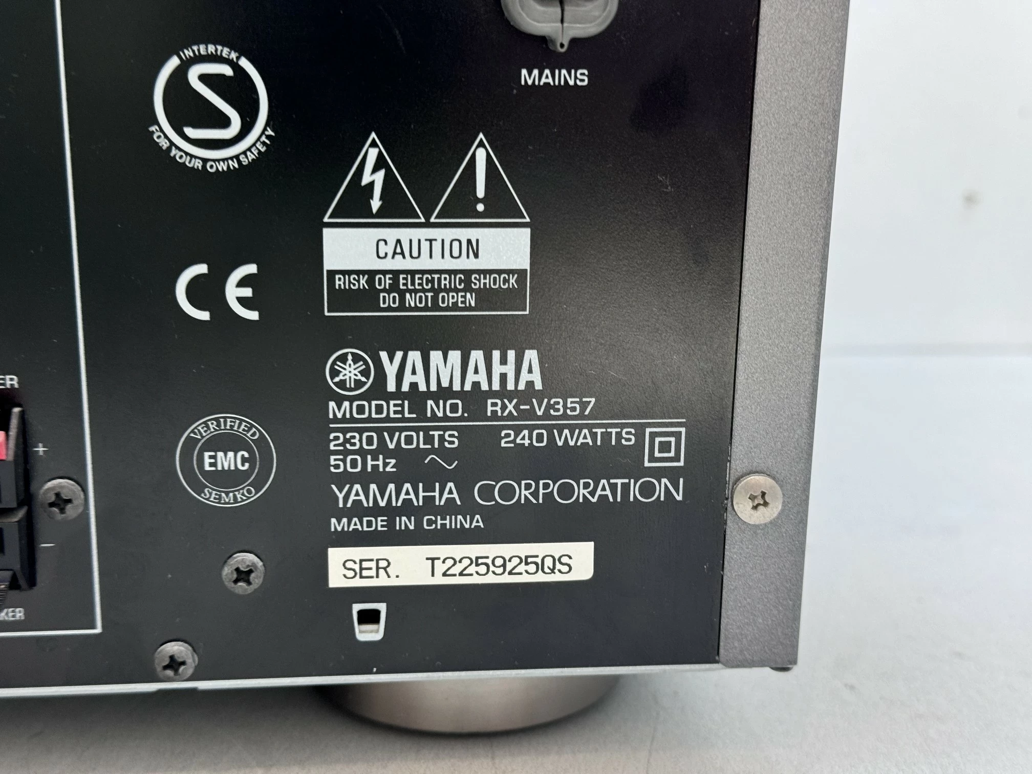 amplituner-yamaha-rx-v357-z-pilotem-model-rx-v357