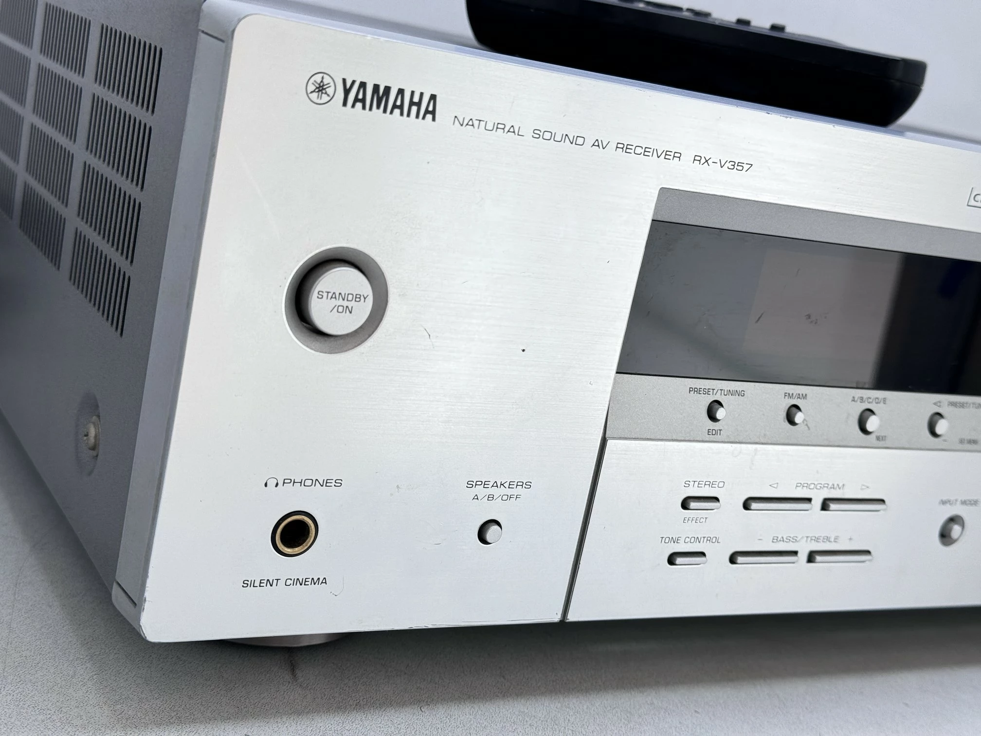 amplituner-yamaha-rx-v357-z-pilotem-stan-uzywany