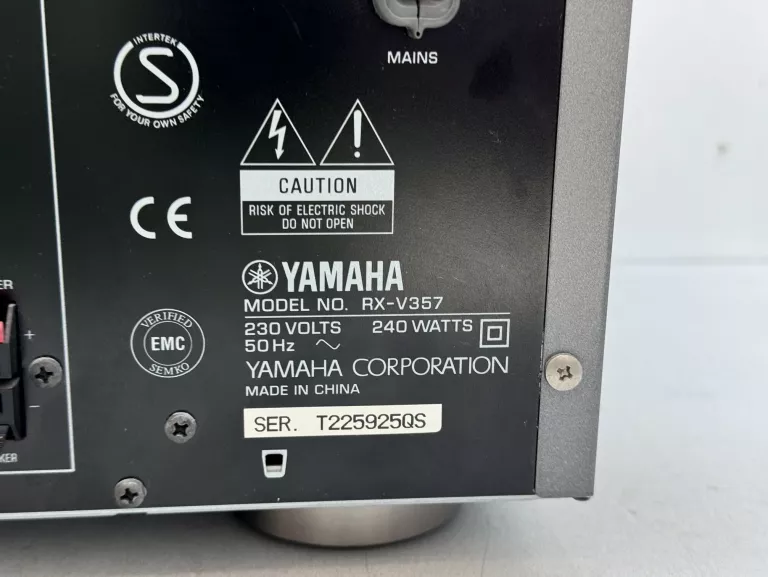 amplituner-yamaha-rx-v357-z-pilotem-model-rx-v357