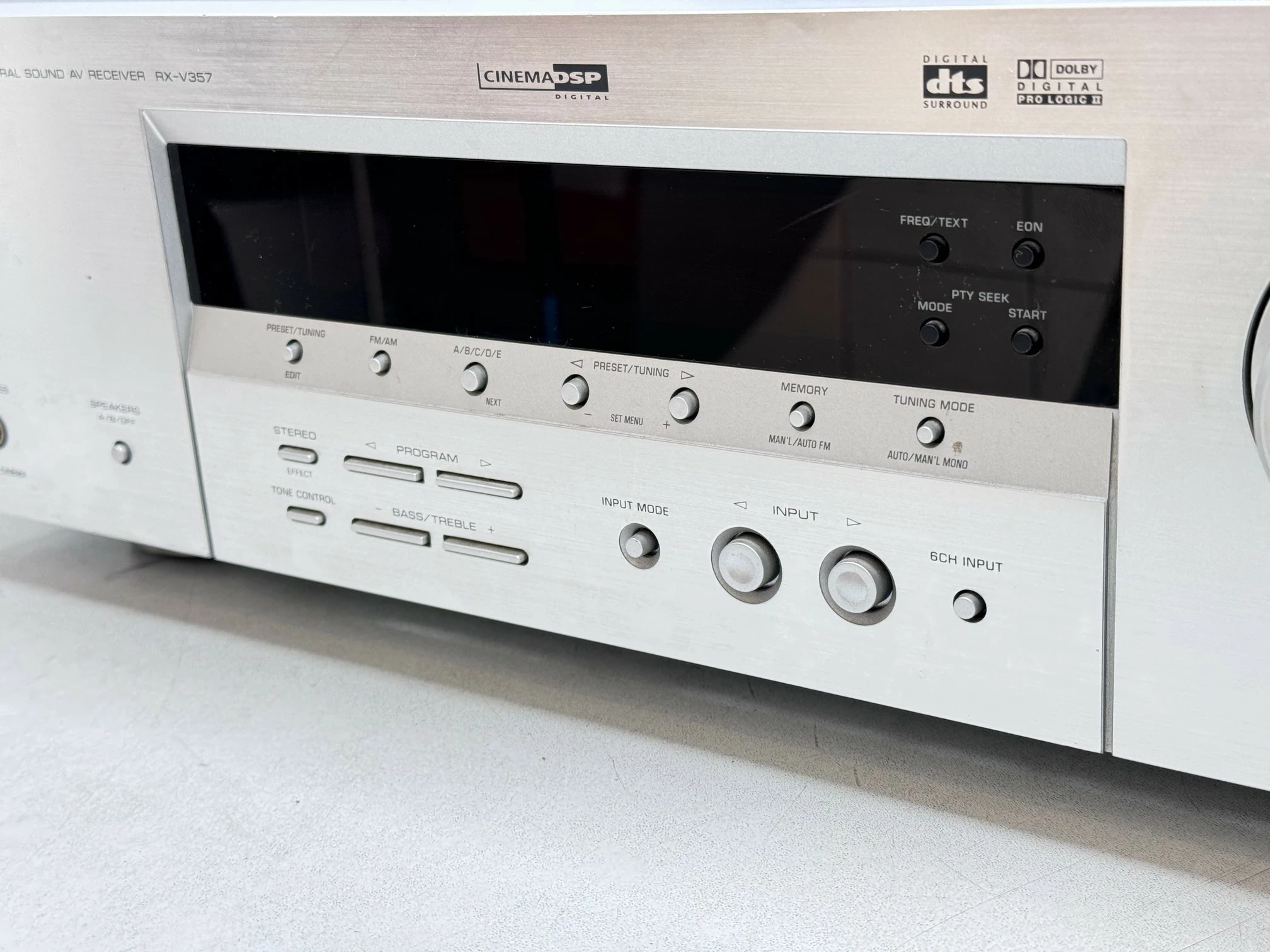 amplituner-yamaha-rx-v357-z-pilotem-kolor-srebrny