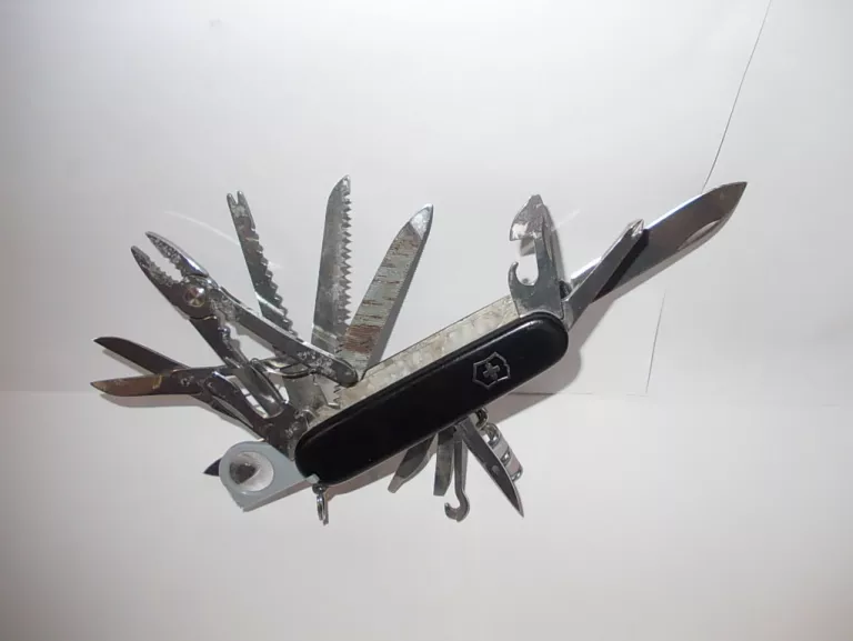 SCYZORYK VICTORINOX SWISS CHAMP 1.6795.3 + ETUI!