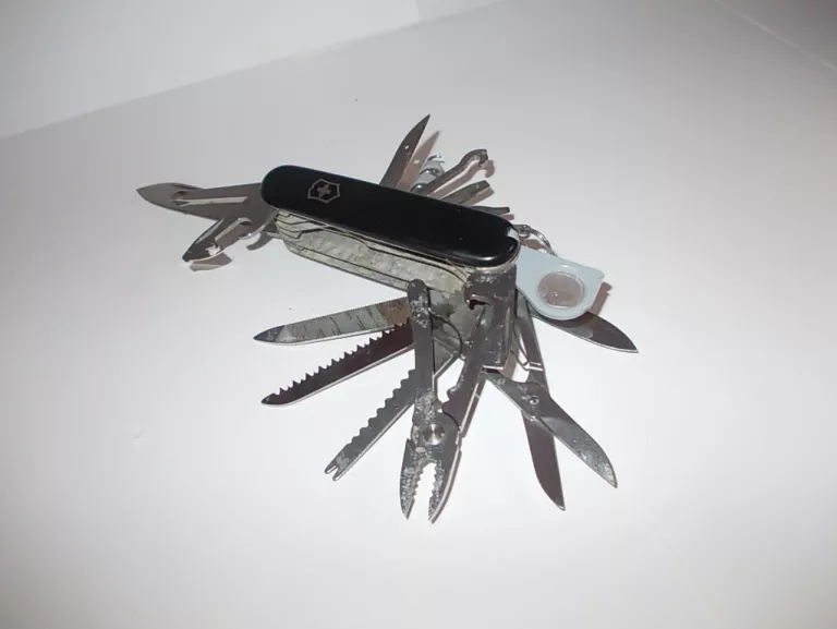 SCYZORYK VICTORINOX SWISS CHAMP 1.6795.3 + ETUI!
