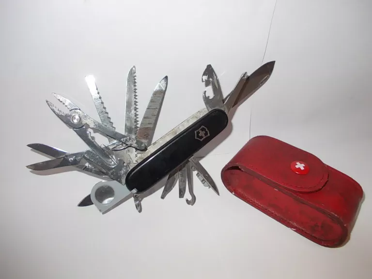 SCYZORYK VICTORINOX SWISS CHAMP 1.6795.3 + ETUI!