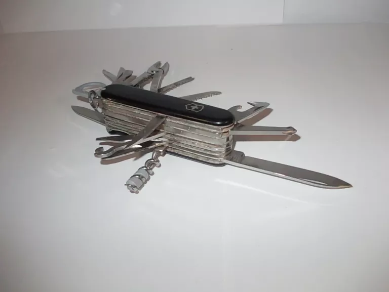 SCYZORYK VICTORINOX SWISS CHAMP 1.6795.3 + ETUI!