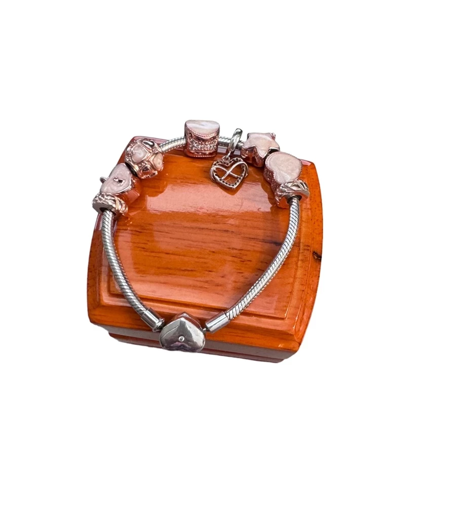 bransoletka-apart-z-charmsami-rodzaj-klasyczne