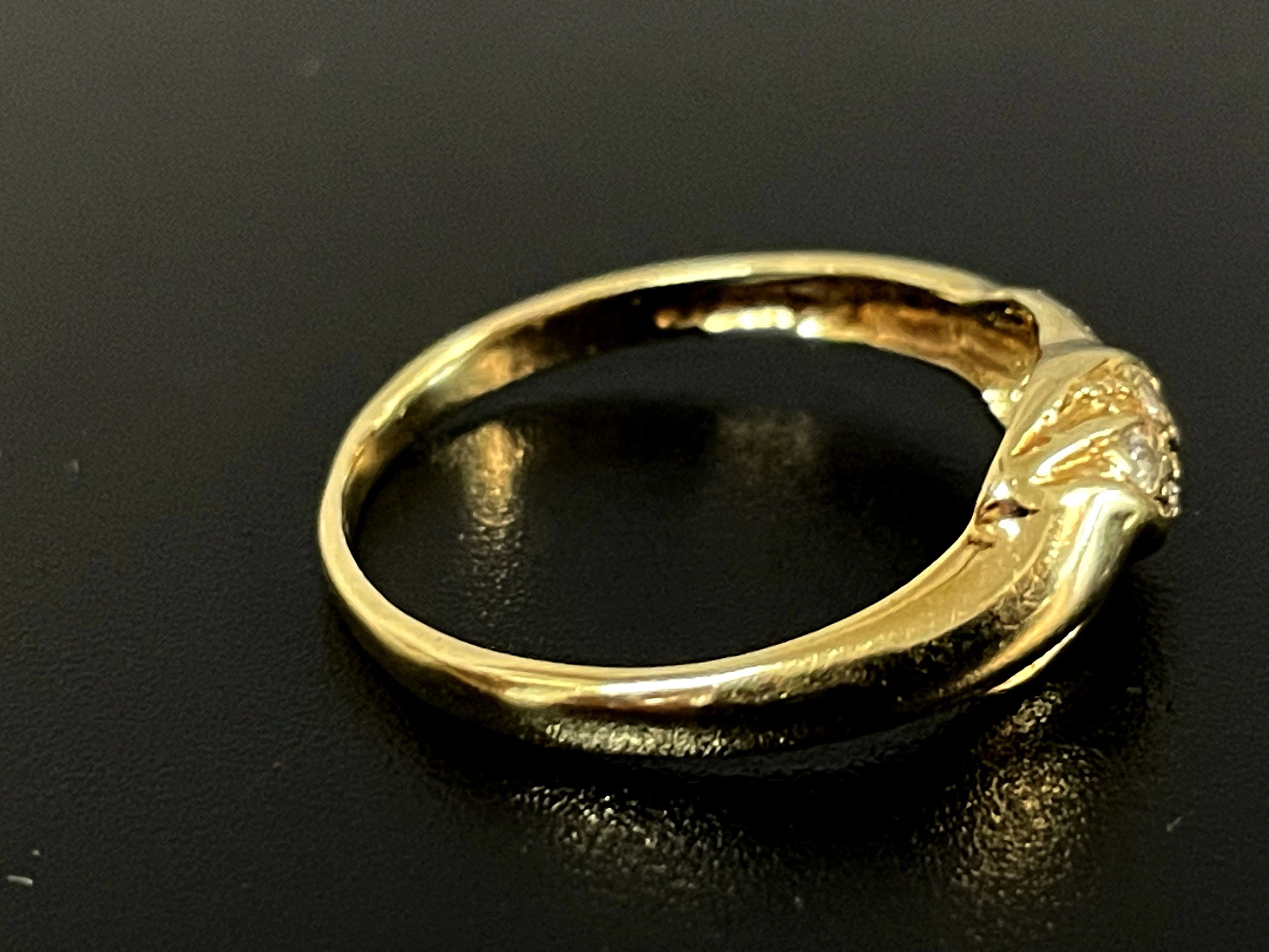 stylowy-zloty-pierscionek-cyrkonie-585-r16-stan-uzywany