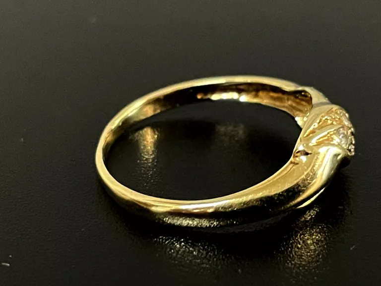 stylowy-zloty-pierscionek-cyrkonie-585-r16-stan-uzywany