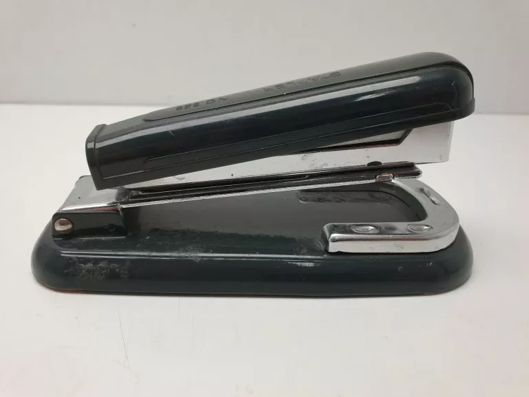 ZSZYWACZ BIUROWY OBROTOWY STAPLER NO.828