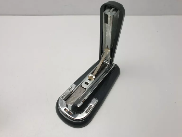 ZSZYWACZ BIUROWY OBROTOWY STAPLER NO.828