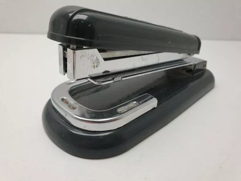 ZSZYWACZ BIUROWY OBROTOWY STAPLER NO.828
