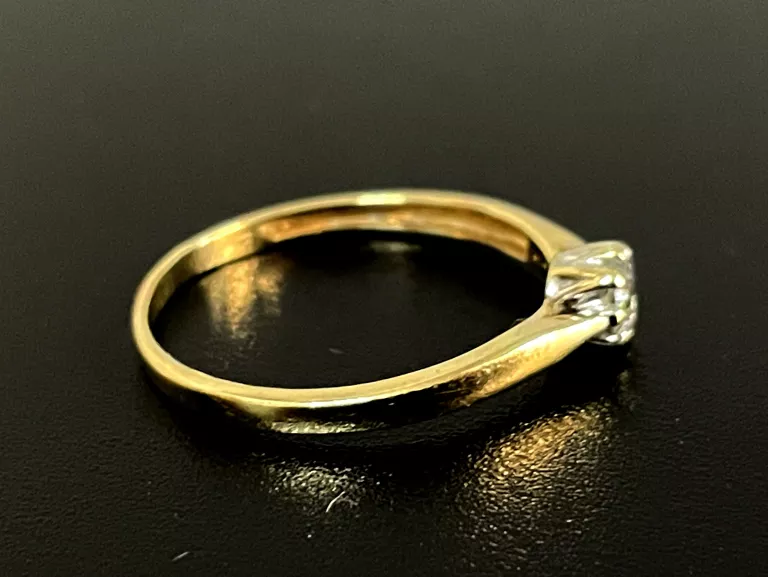 elegancki-zloty-pierscionek-cyrkonia-333-r12-stan-uzywany