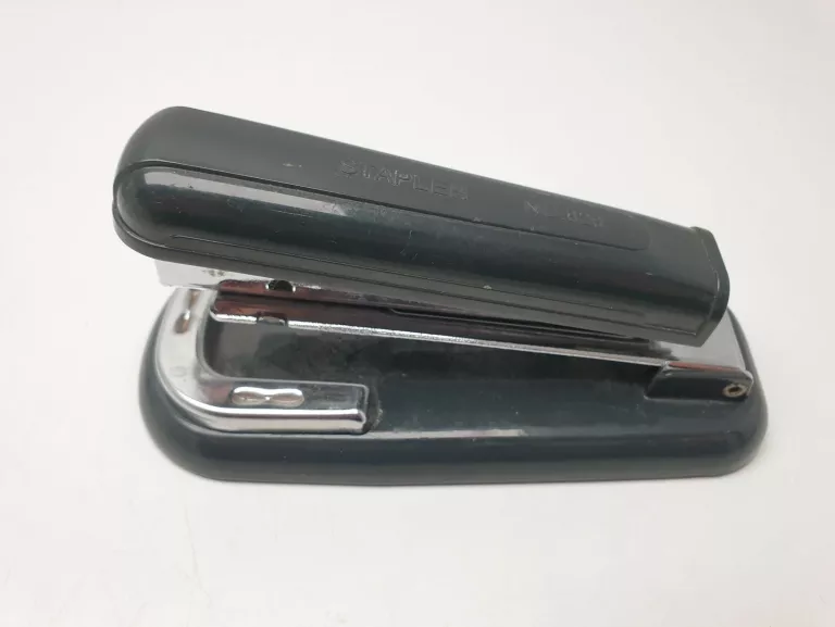 ZSZYWACZ BIUROWY OBROTOWY STAPLER NO.828