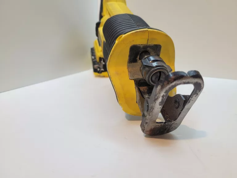 STANLEY PILA SZABLASTA 18V FMC675B + AKU 18V 2.0AH