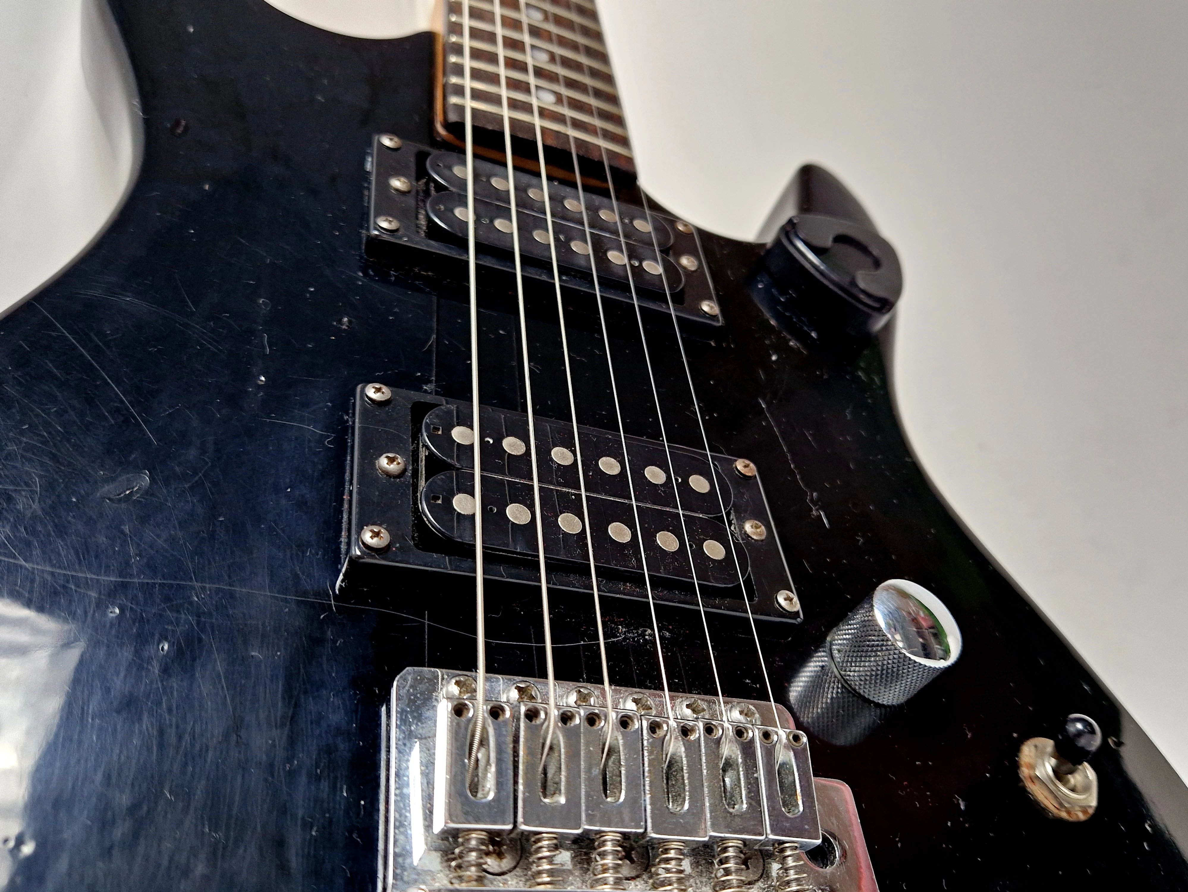 gitara-elektryczna-skyway-premiuym-edition-czarna-pokrowiec-marka-bez-marki