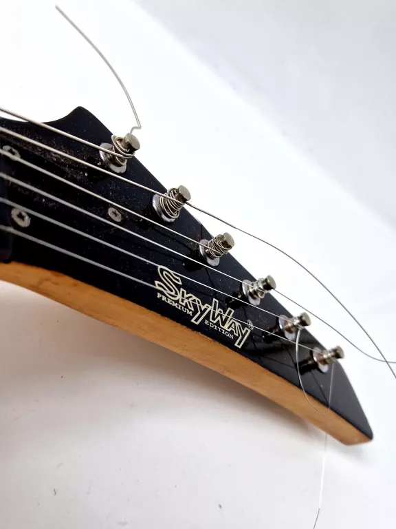 GITARA ELEKTRYCZNA SKYWAY PREMIUYM EDITION CZARNA + POKROWIEC