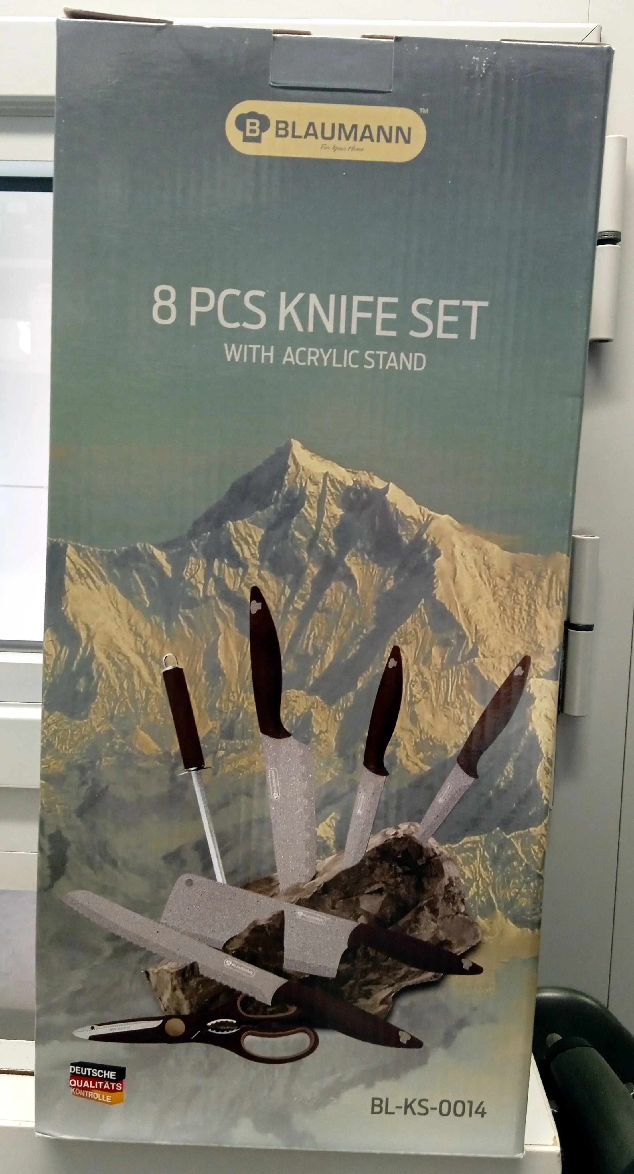 zestaw-nozy-8-czesci-blaumann-na-obrotowym-stojaku-krotka-2u-sj-olawa