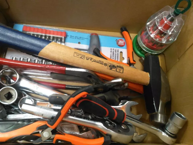 komplet-kluczy-i-narzedzi-ean-gtin-01234567890123