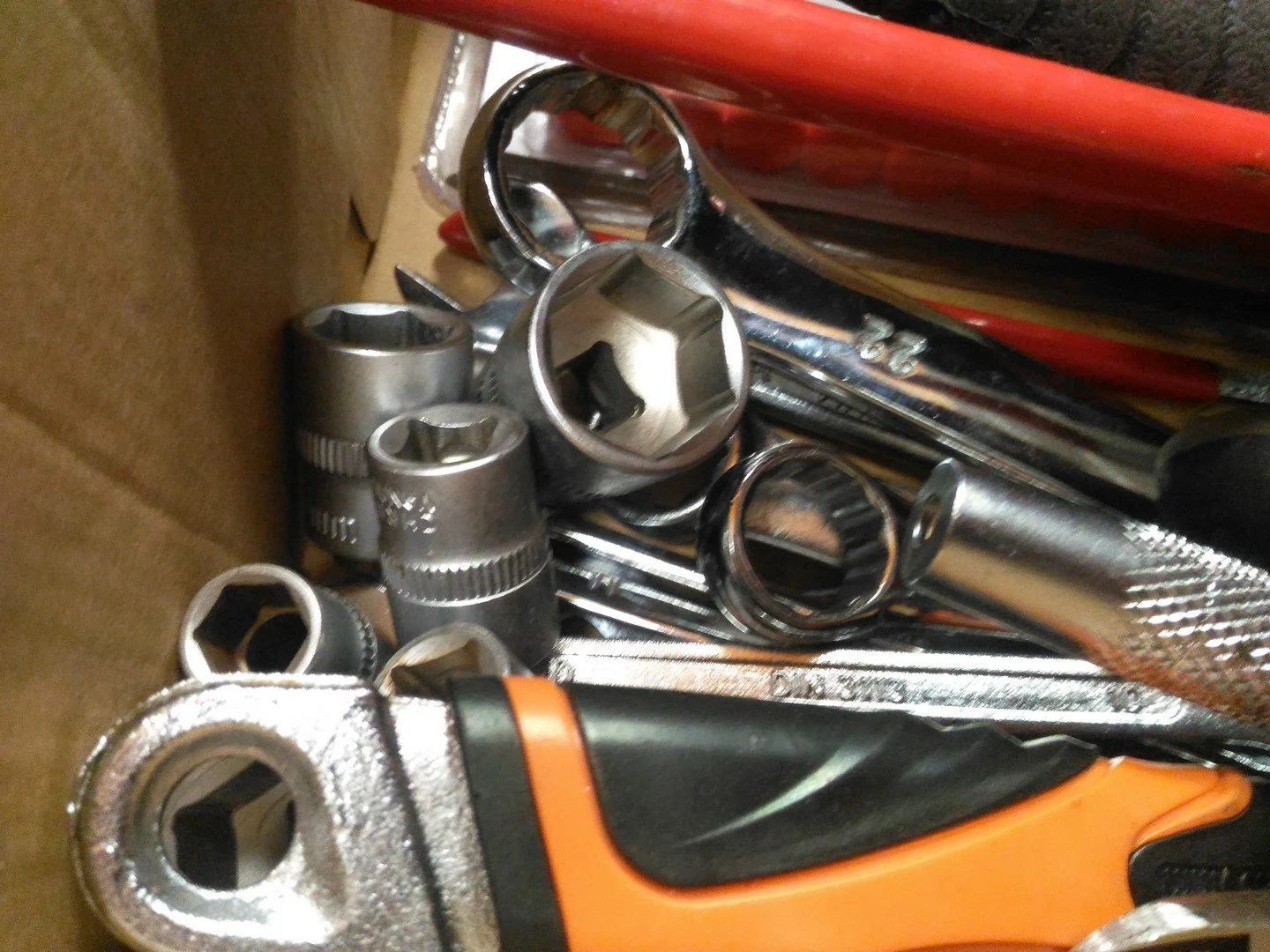 komplet-kluczy-i-narzedzi-product-id