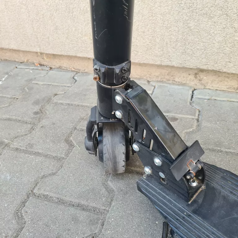 HULAJNOGA ELEKTRYCZNA CAVION CITY GO 20KM/H