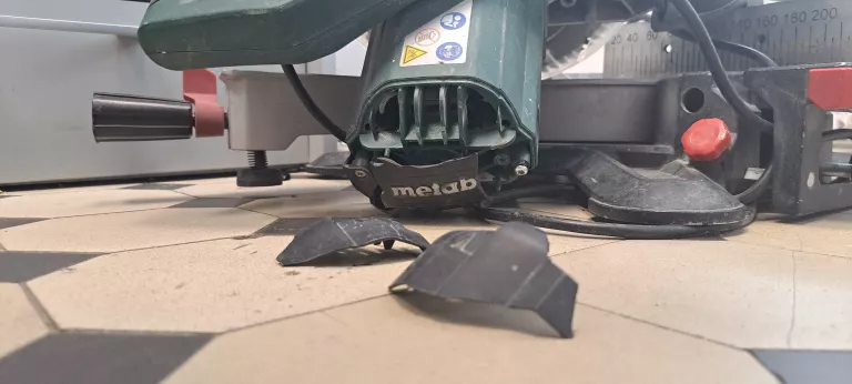 PIŁA UKOŚNICA METABO KGS 254 M *UWAGA* *USZKODZONA*