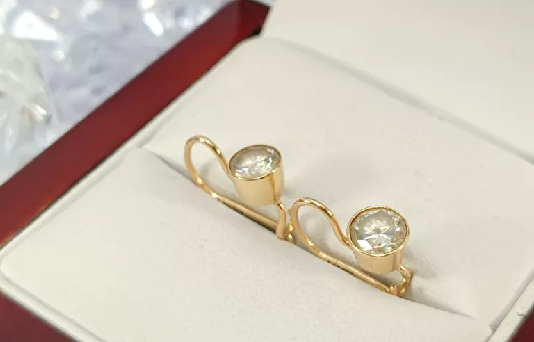 delikatne-zlote-kolczyki-bigiel-zamkniety-z-cyrkonia-585-136g-marka-226434-1704211