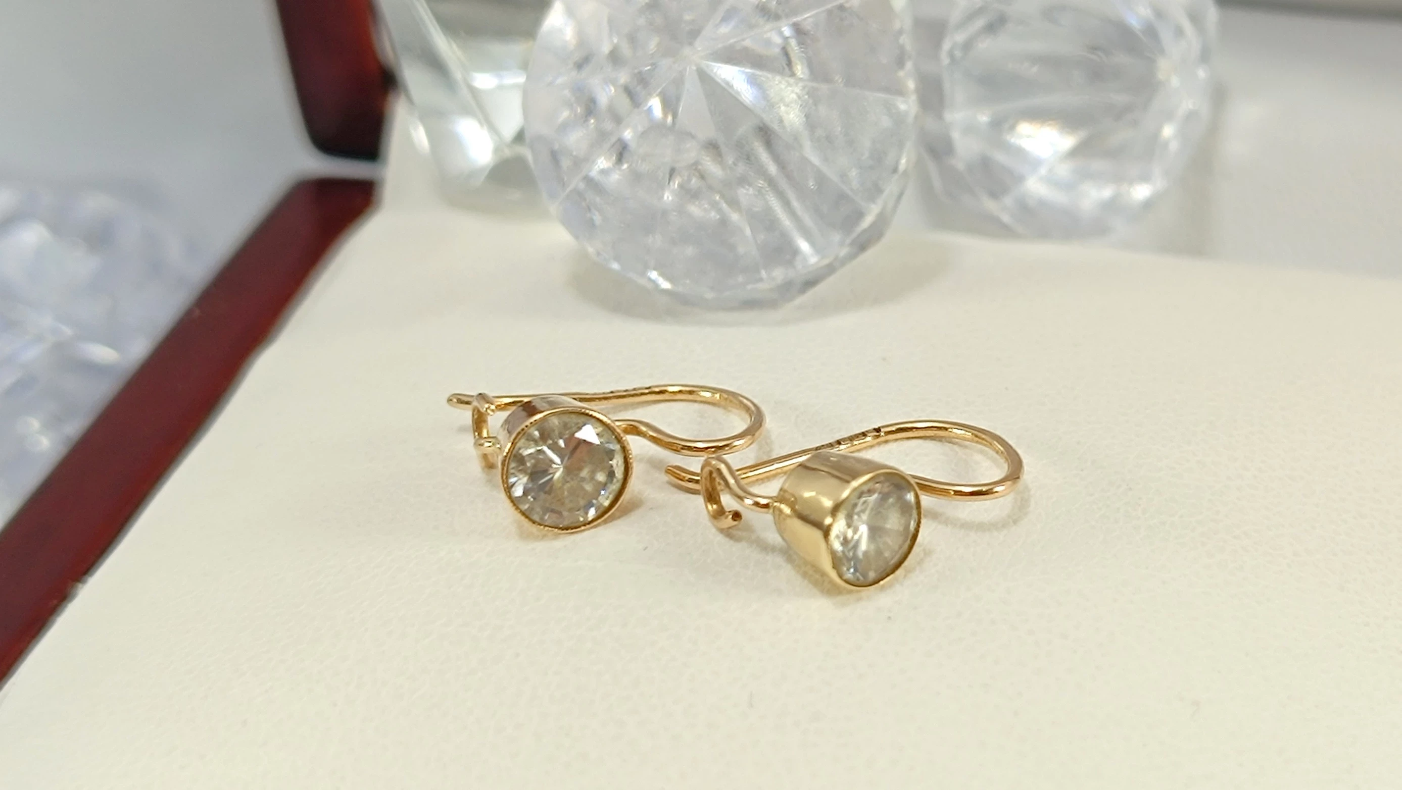 delikatne-zlote-kolczyki-bigiel-zamkniety-z-cyrkonia-585-136g-ean-gtin-5905896570581