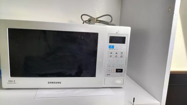 KUCHENKA MIKROFALOWA Z GRILLEM SAMSUNG