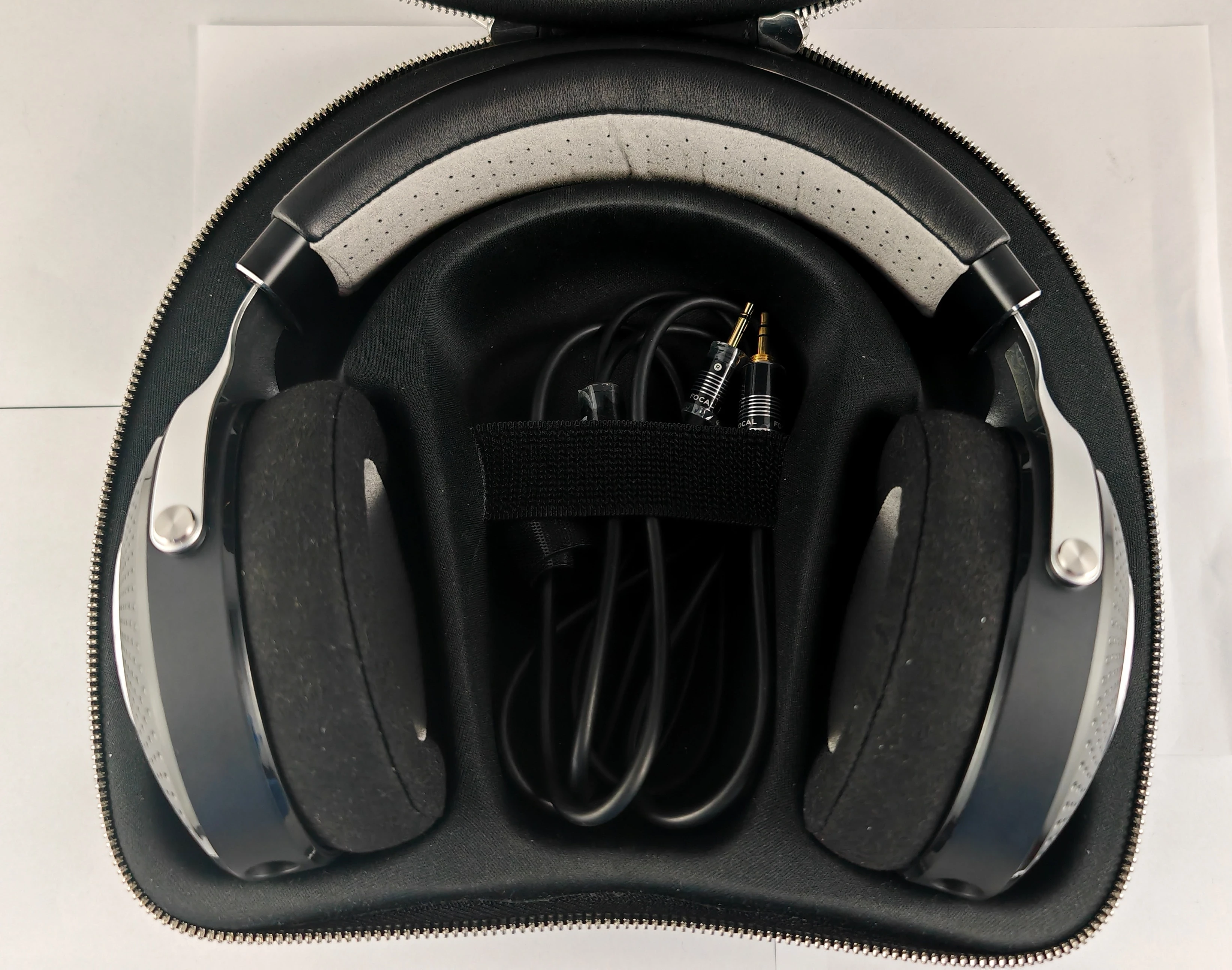 sluchawki-focal-elegia-dodatkowe-nauszniki-stan-11323-2
