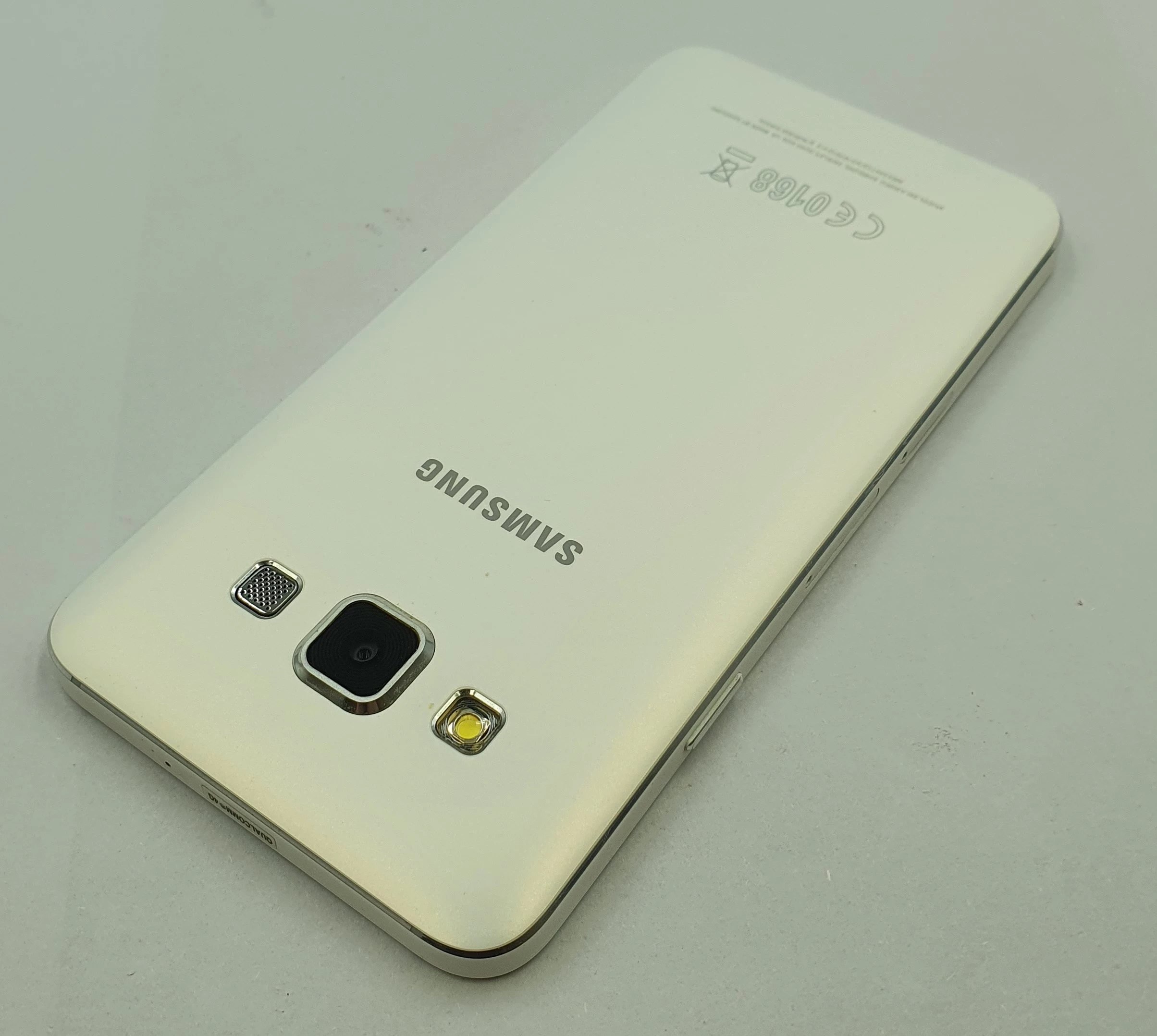 samsung-galaxy-a3-kolor-bialy