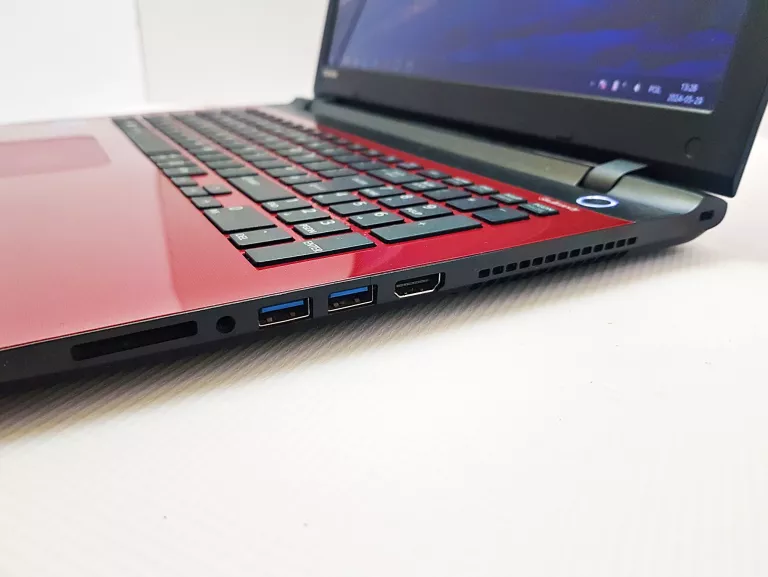 LAPTOP TOSHIBA SATELLITE L50 ŁAD INTEL CORE I3-4005 /8GB/HDD 1TB/WIN 8.1
