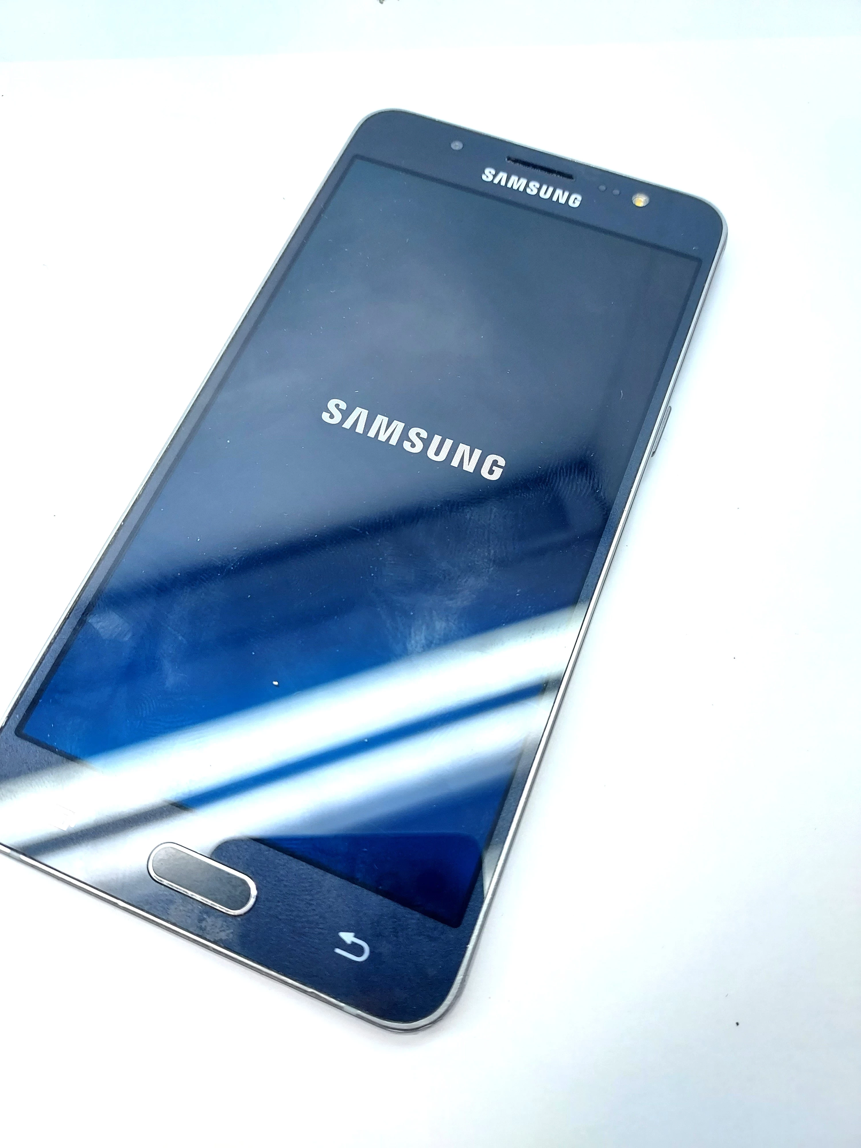 telefon-samsung-galaxy-j5-stan-11323-1223453