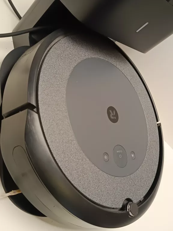 robot-odkurzajacy-irobot-roomba-i3-kolor-dominujacy-srebrnyszary